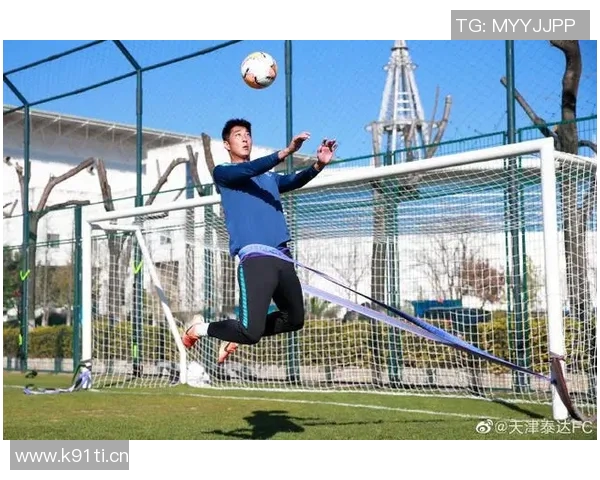 科学足球训练新视野:提升个人能力的有效方法与技巧探讨 科学足球训练新视野:提升个人能力的有效方法与技巧探讨